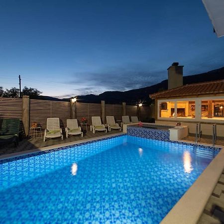 Holiday Home Chester With Heated Pool Каштела Екстер'єр фото