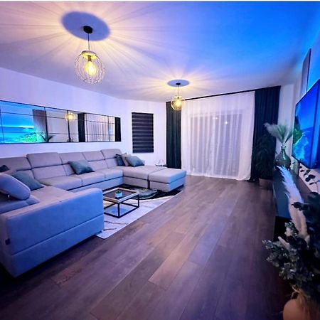 Holiday Home Chester With Heated Pool Каштела Екстер'єр фото