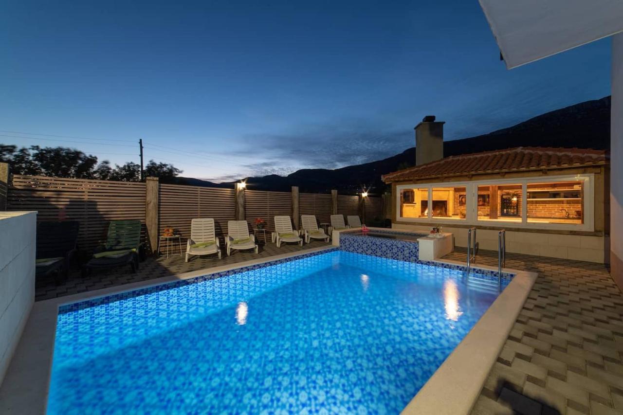 Holiday Home Chester With Heated Pool Каштела Екстер'єр фото