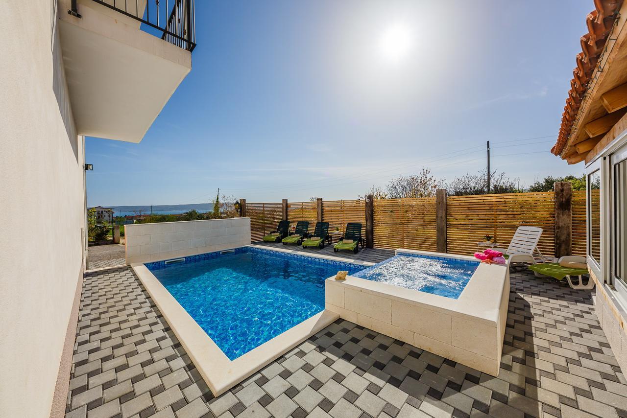 Holiday Home Chester With Heated Pool Каштела Екстер'єр фото
