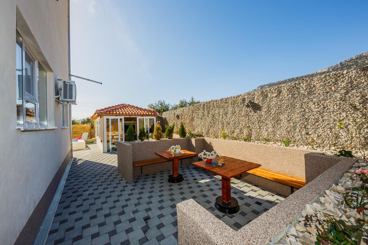 Holiday Home Chester With Heated Pool Каштела Екстер'єр фото