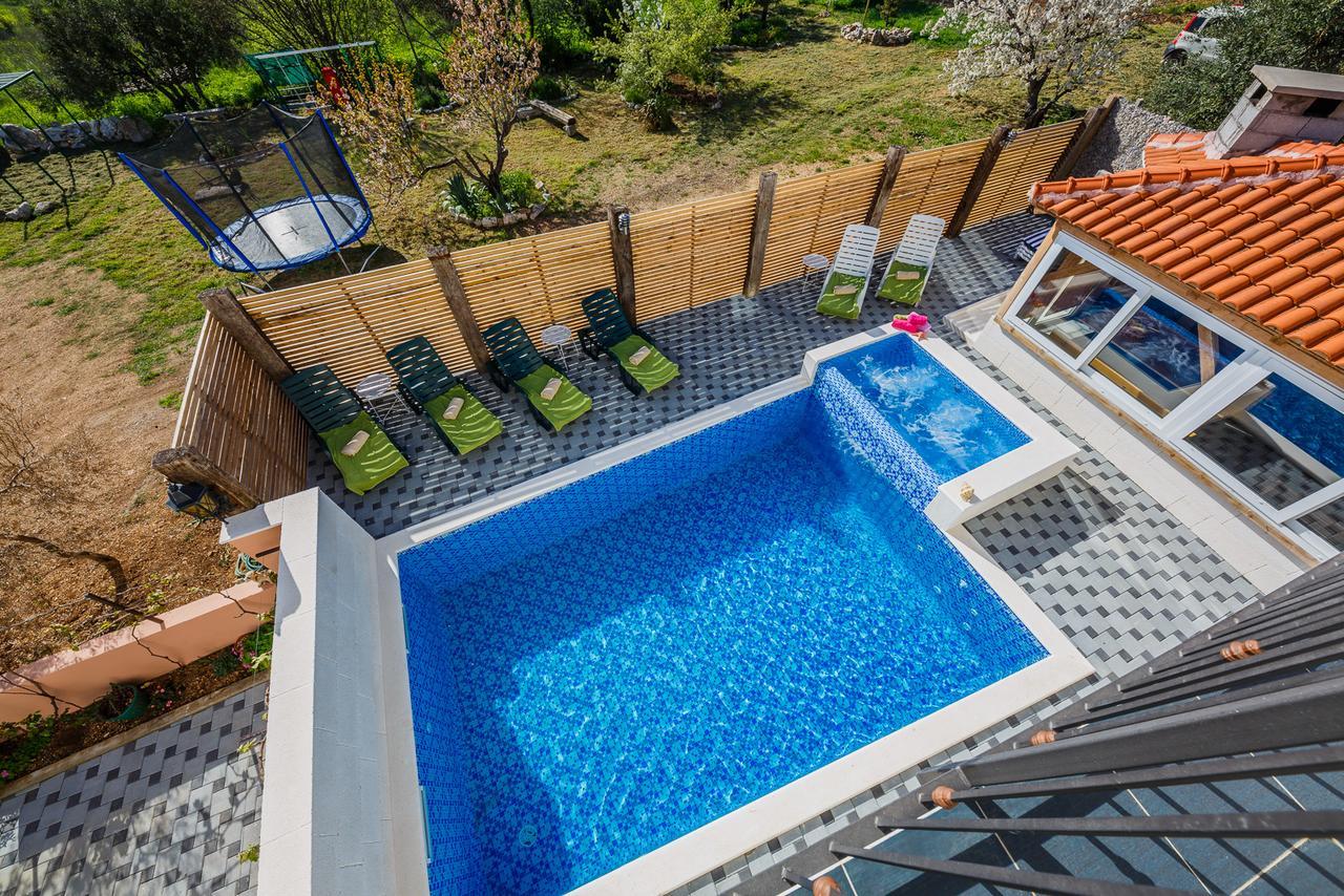 Holiday Home Chester With Heated Pool Каштела Екстер'єр фото
